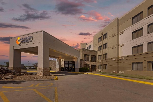 Comfort Inn & Suites image 1